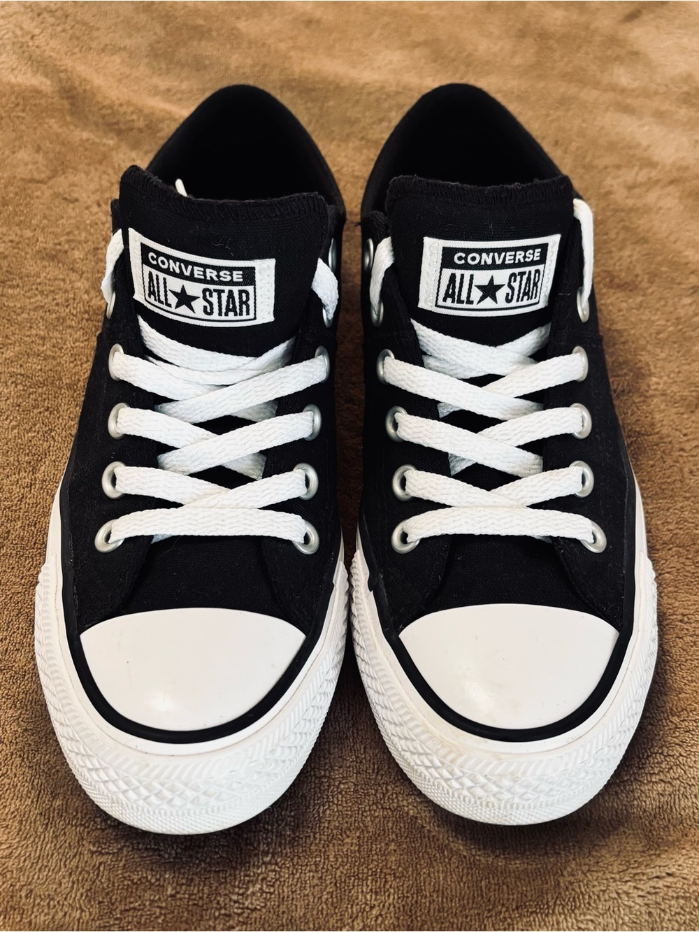 Women’s 7.5 Converse Low Top Sneakers - Black & White - Picture 2 of 5